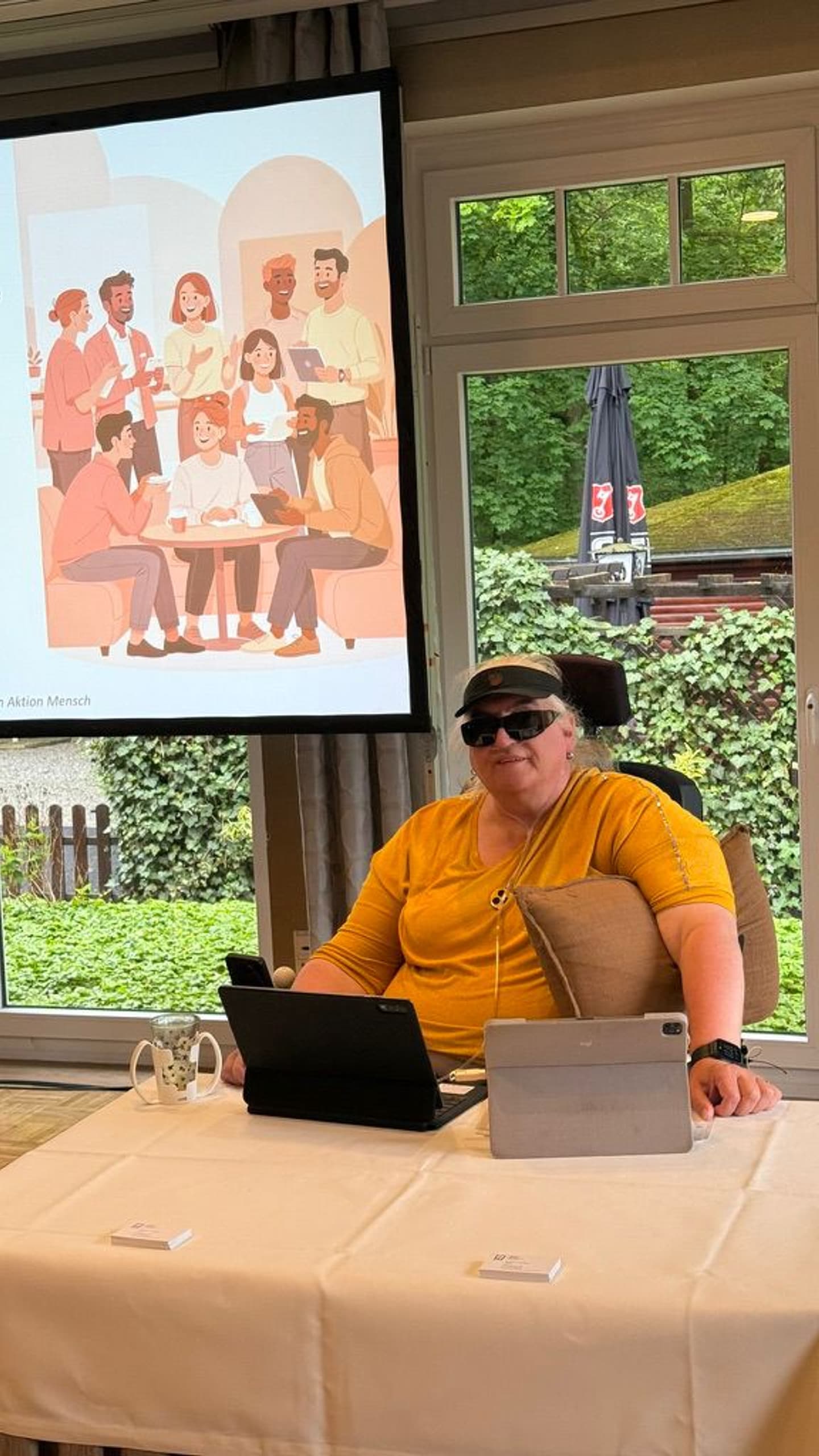 Susanne Steffgen hält einen Vortrag zu leichter Sprache