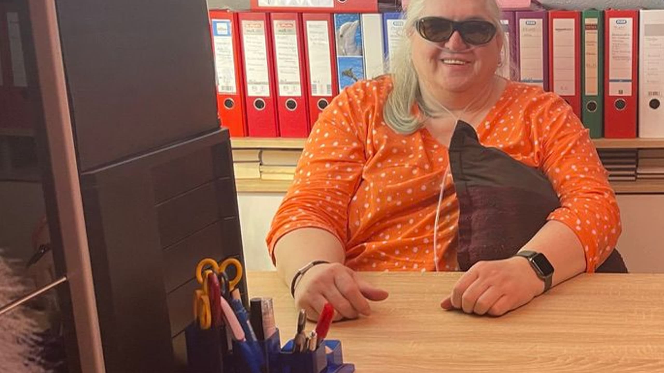 Susanne Steffgen an ihrem Schreibtisch bei der Arbeit am Wahlprogramm